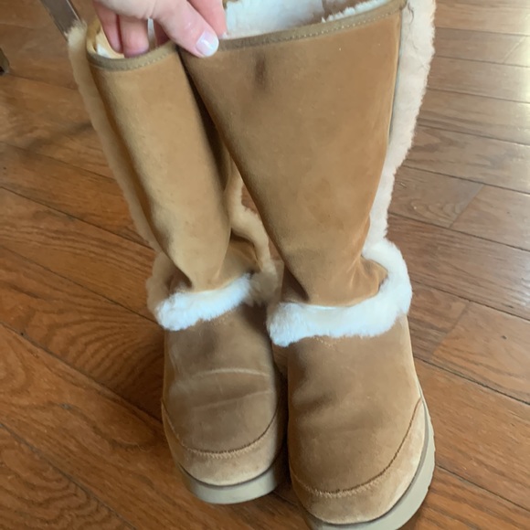 Limited release uggs - Picture 3 of 5